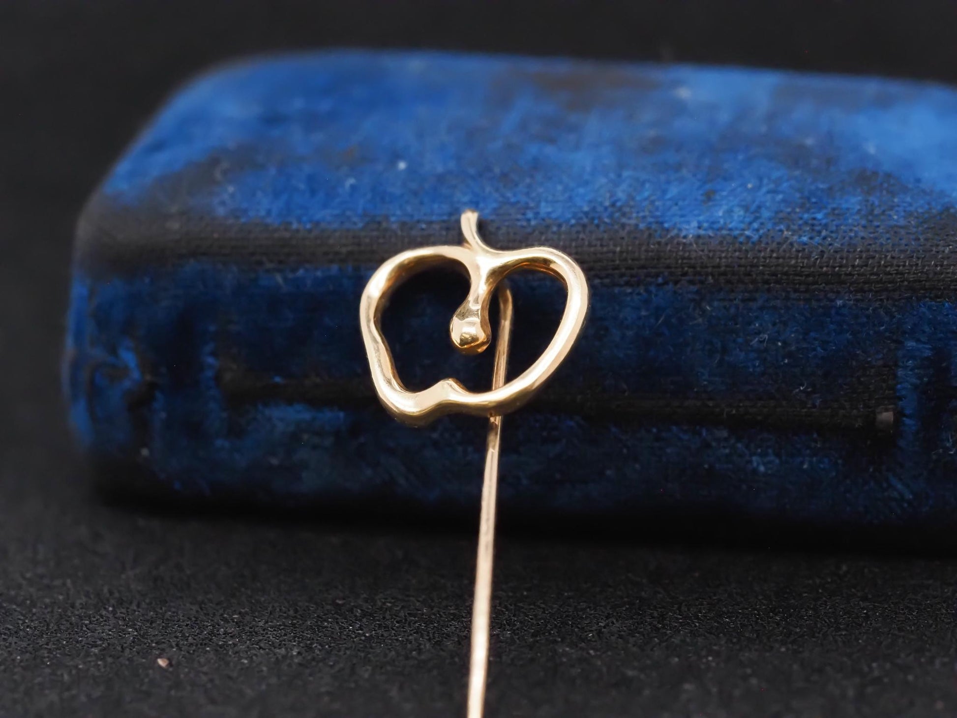 Estate 18K Yellow Gold Elsa Peretti Tiffany & Co . Apple Stick Pin - VHK#506a