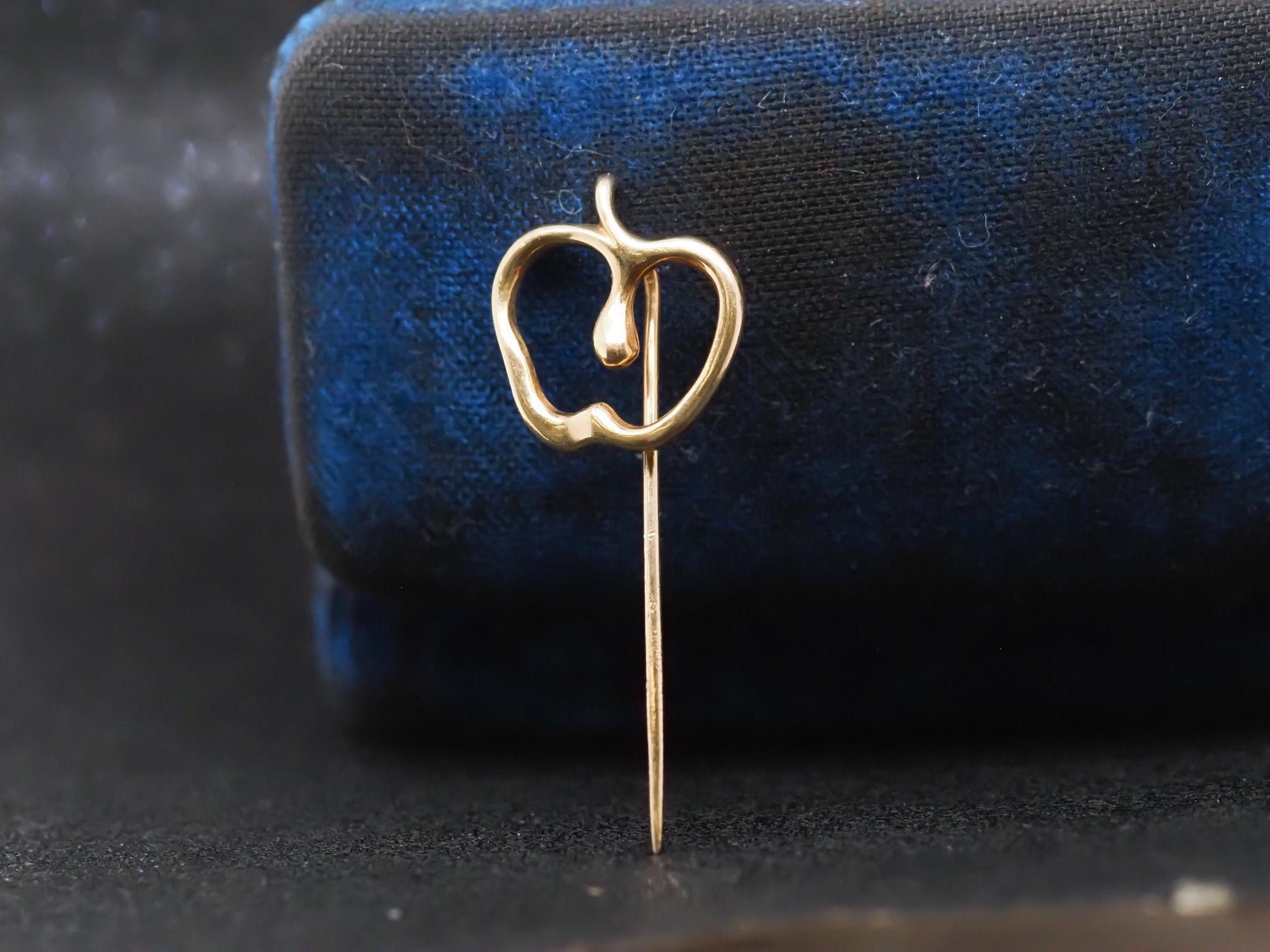 Estate 18K Yellow Gold Elsa Peretti Tiffany & Co . Apple Stick Pin - VHK#506a