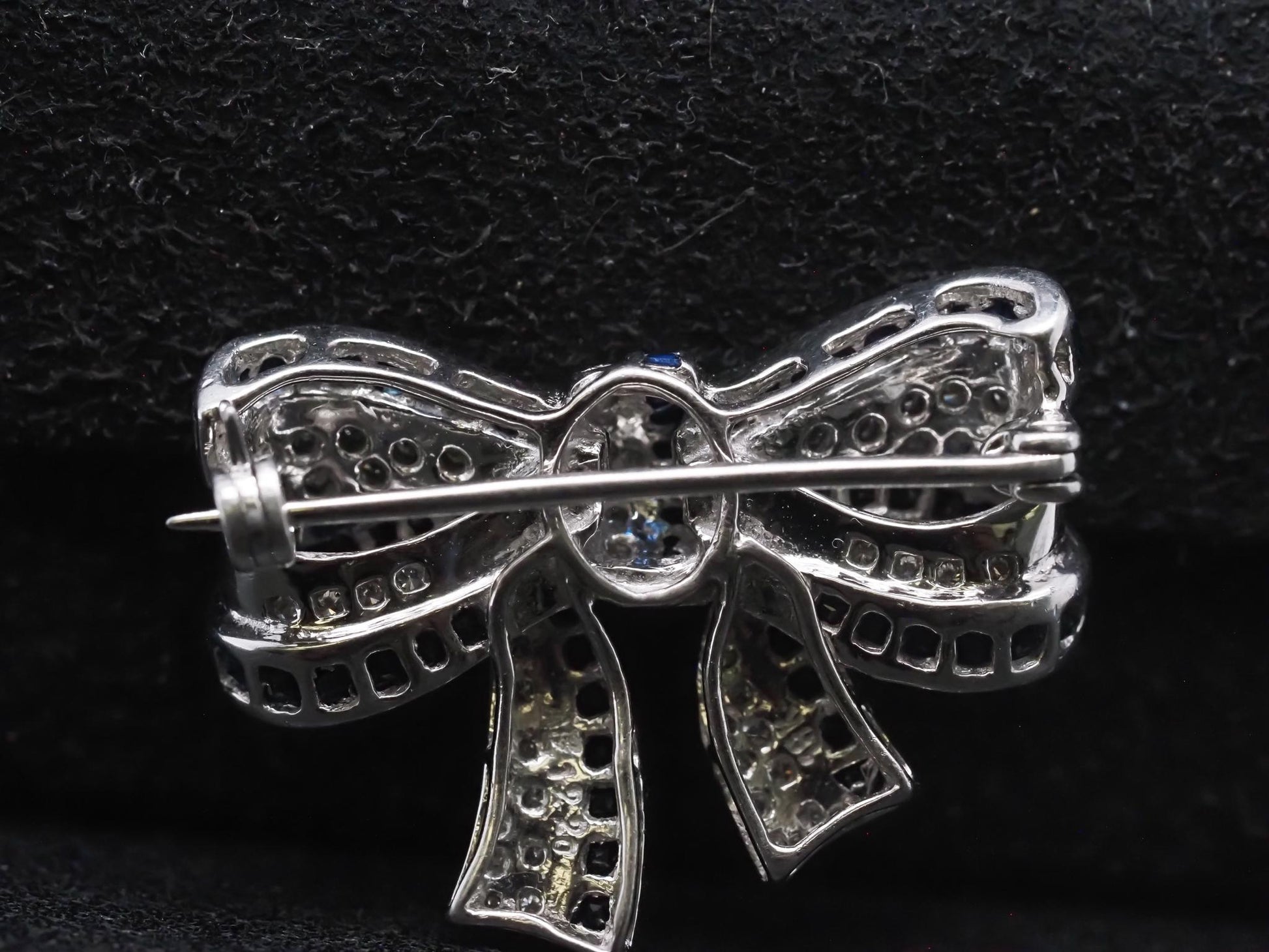 Estate 18K White Gold Sapphire & Diamond Ribbon Brooch - VHK#219B