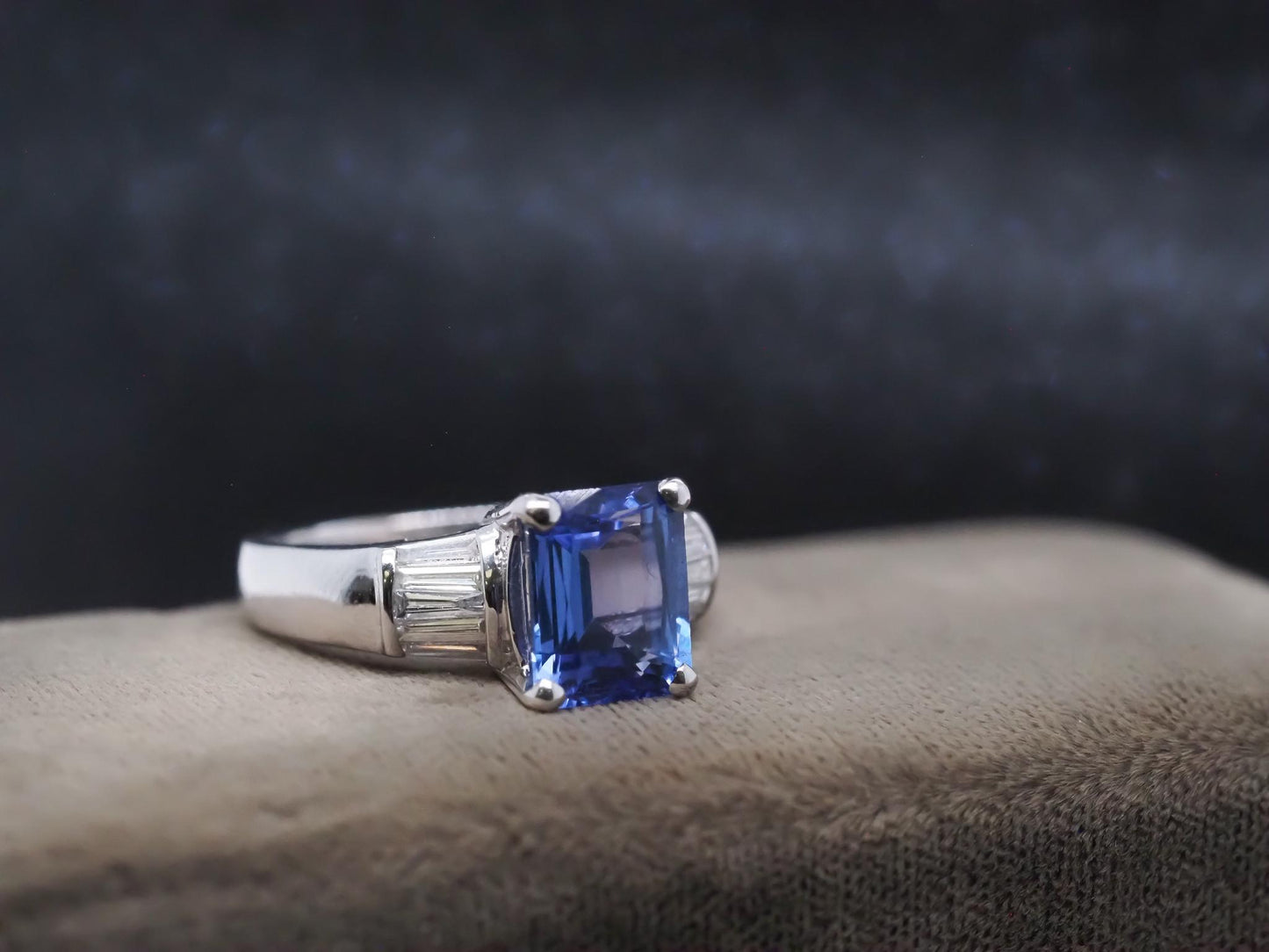 Estate 18K White Gold Tanzanite and Diamond Ring - VHK#304a