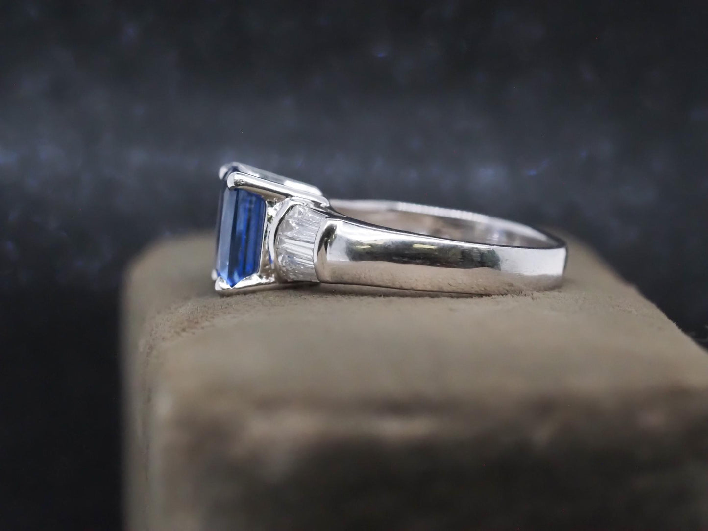 Estate 18K White Gold Tanzanite and Diamond Ring - VHK#304a