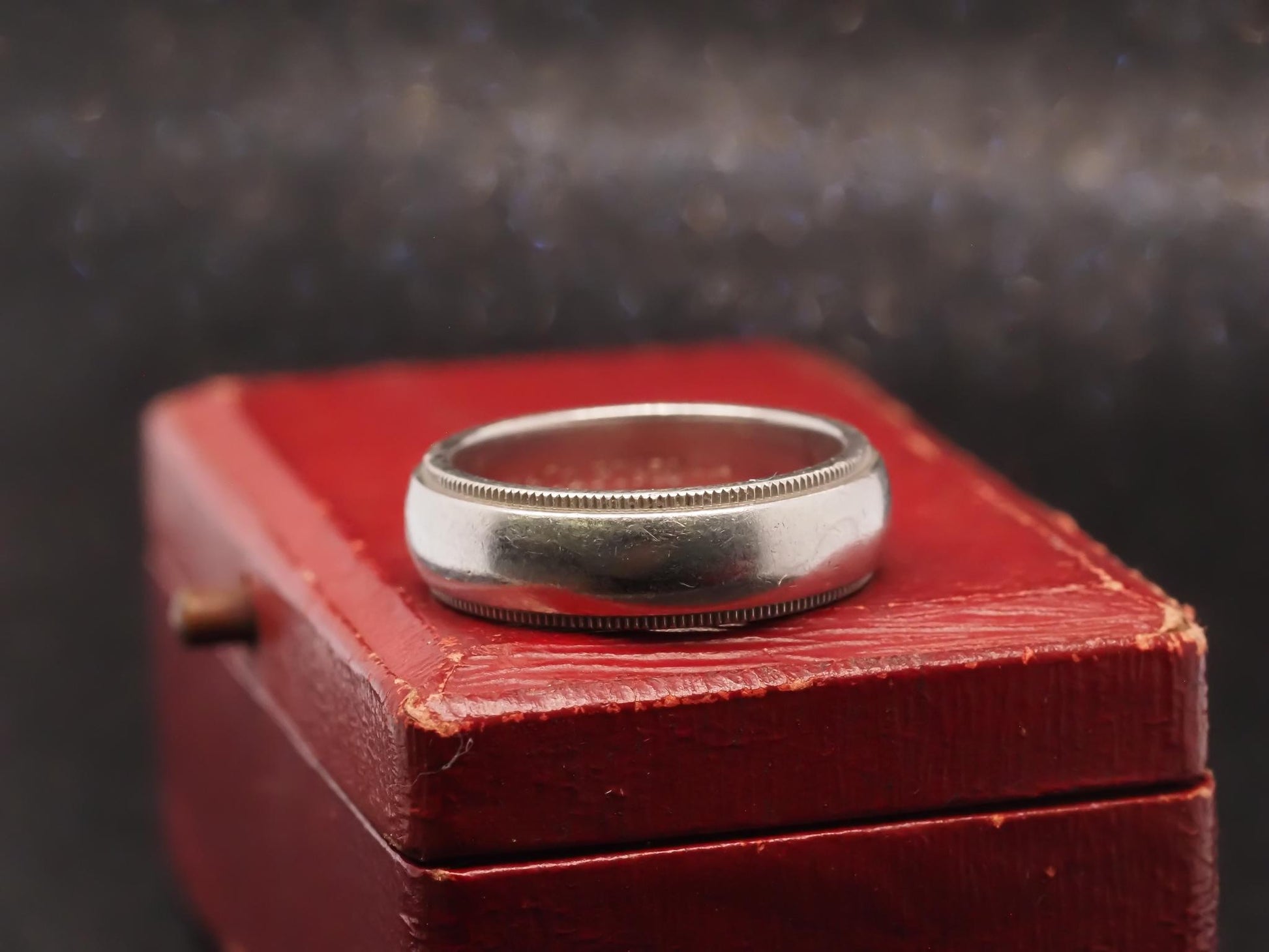 Estate Tiffany & Co. Platinum Milgrain Wedding Band Size 7 -VHK#992A