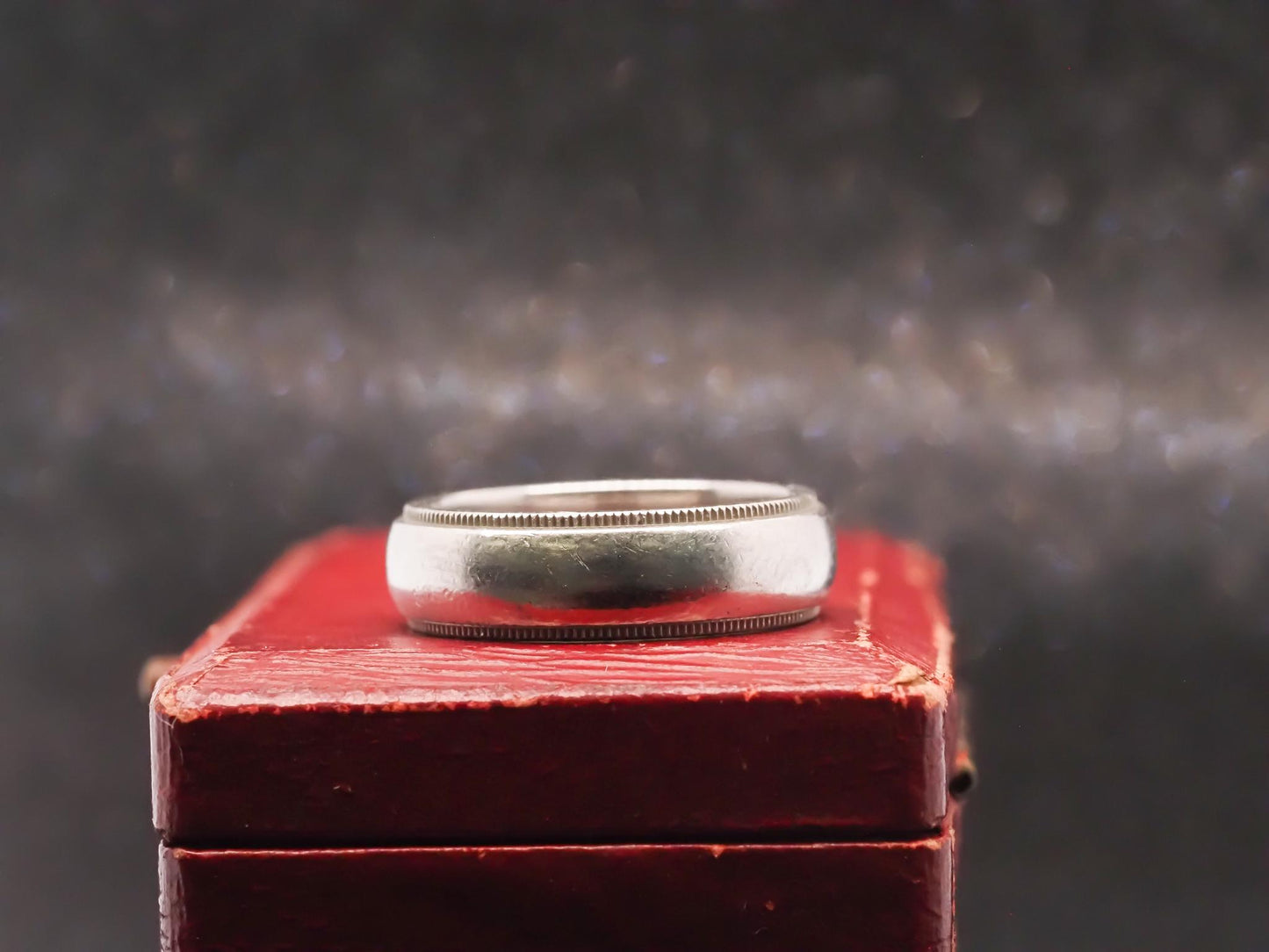 Estate Tiffany & Co. Platinum Milgrain Wedding Band Size 7 -VHK#992A