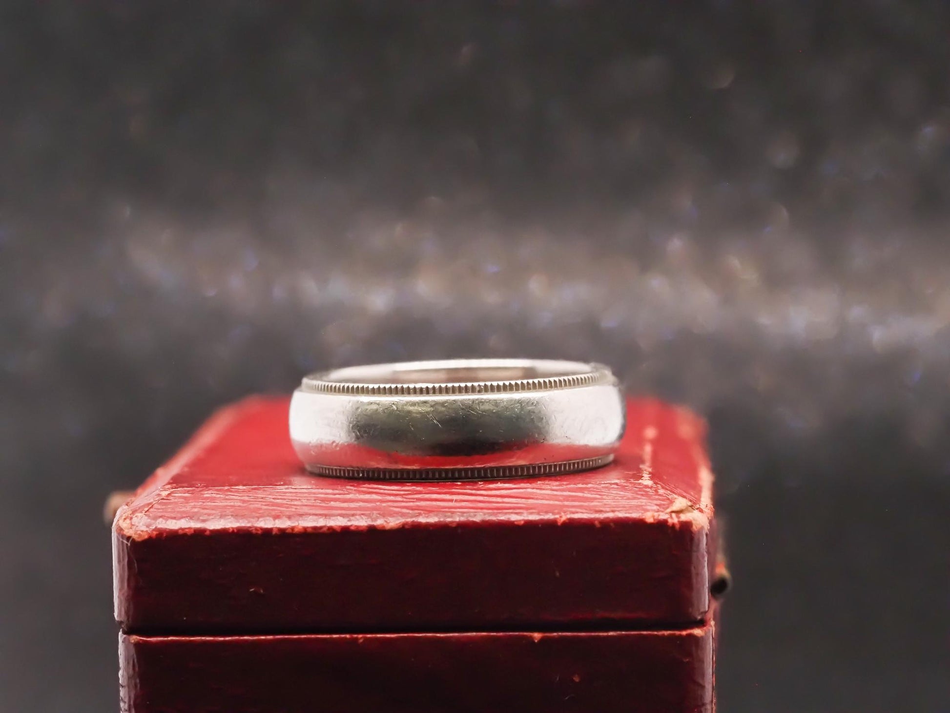Estate Tiffany & Co. Platinum Milgrain Wedding Band Size 7 -VHK#992A