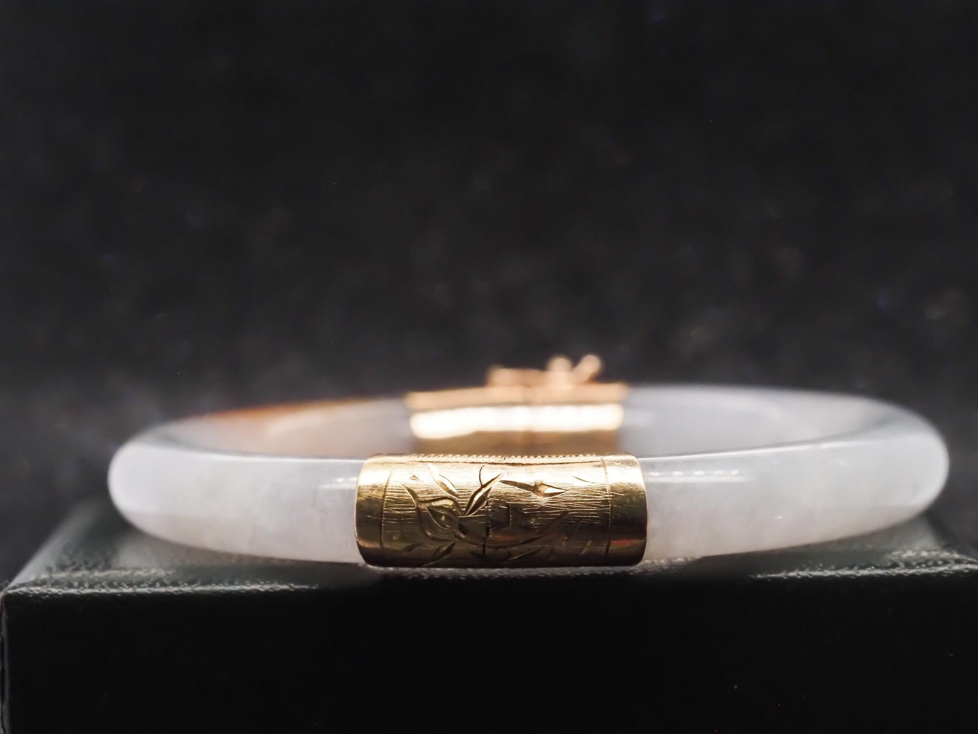 Estate 14K Yellow Gold Jade Bangle with Green and Brown Tone