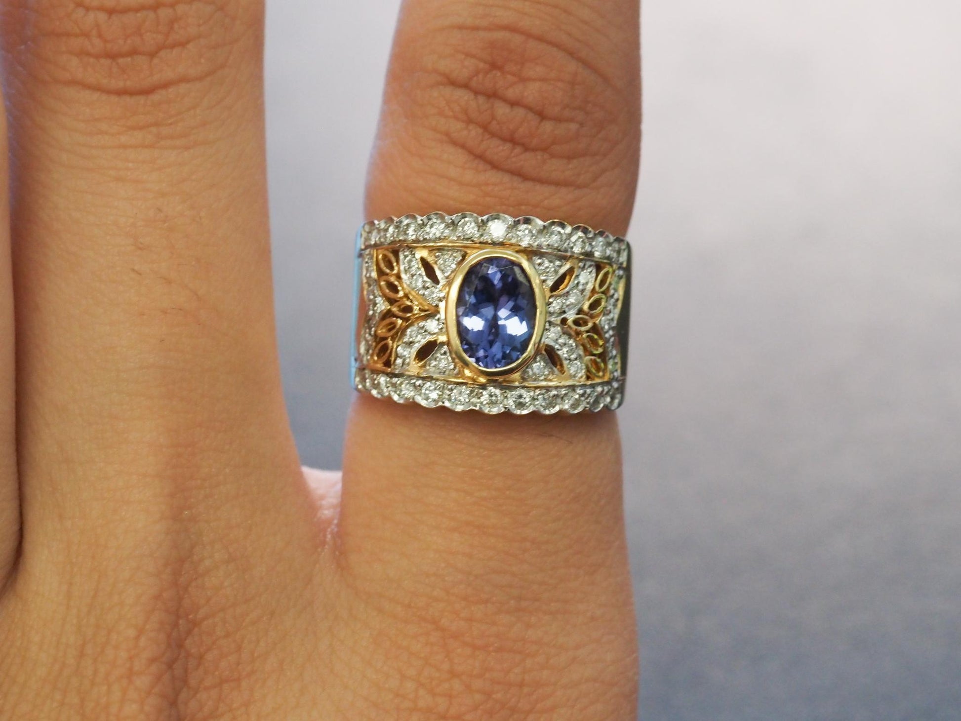 Estate LEVIAN 18K Yellow Gold Tanzanite and Diamond Ring -VHK#215B