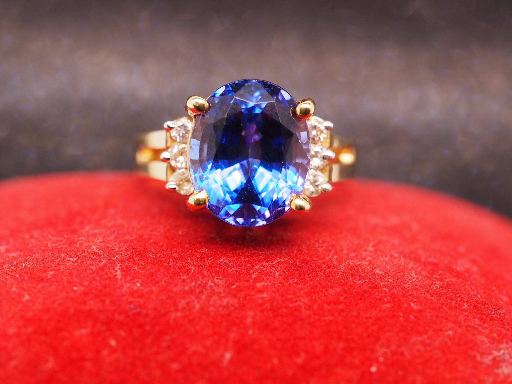 Estate LeVain 14K Yellow Gold Tanzanite and Diamond Ring - VHK#120c