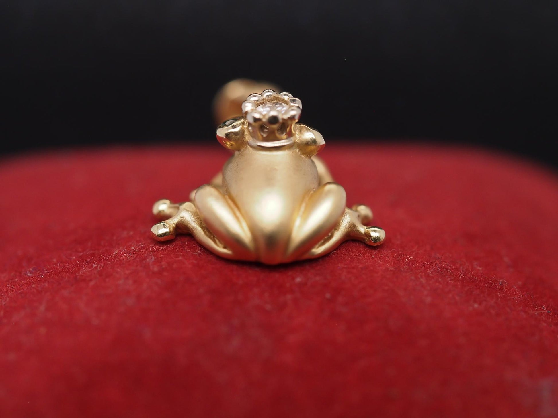 Estate 14K Yellow Gold Frog Pendant with Emerald and Diamonds - VHK#347a