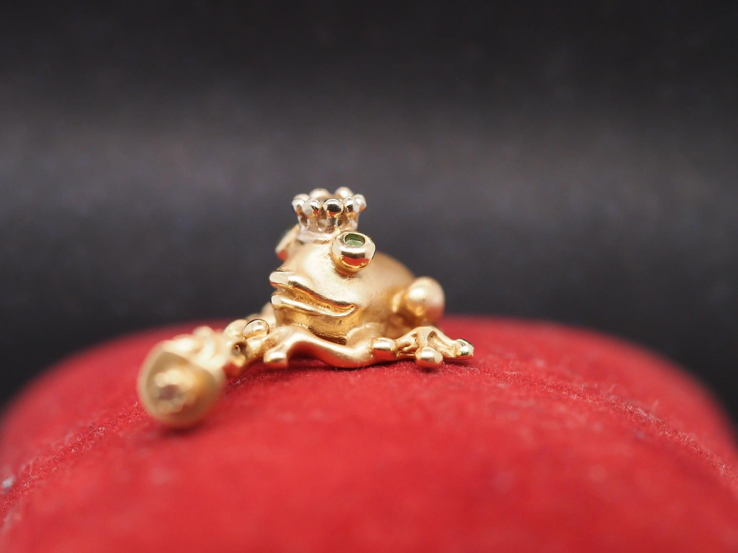 Estate 14K Yellow Gold Frog Pendant with Emerald and Diamonds - VHK#347a