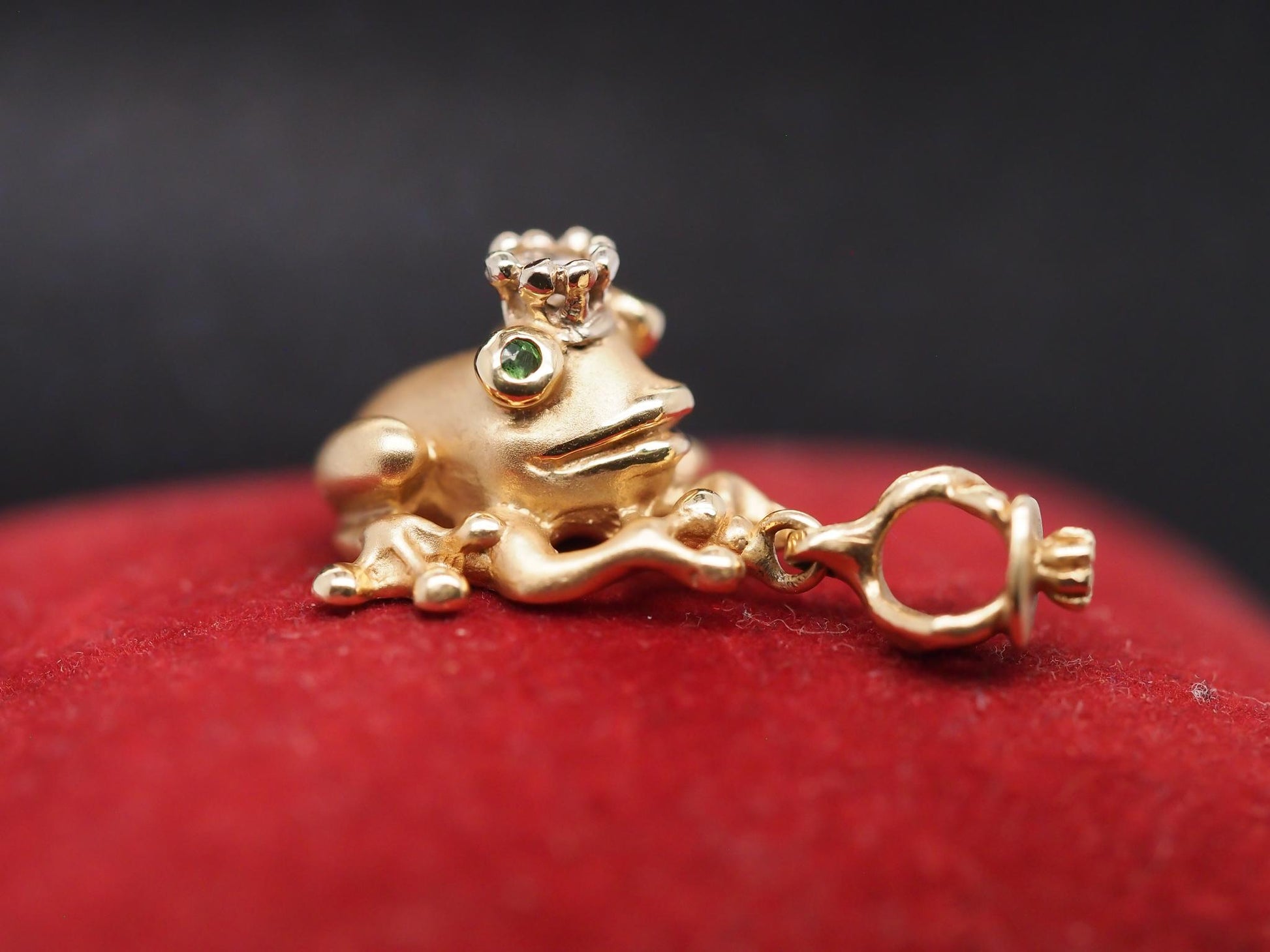 Estate 14K Yellow Gold Frog Pendant with Emerald and Diamonds - VHK#347a