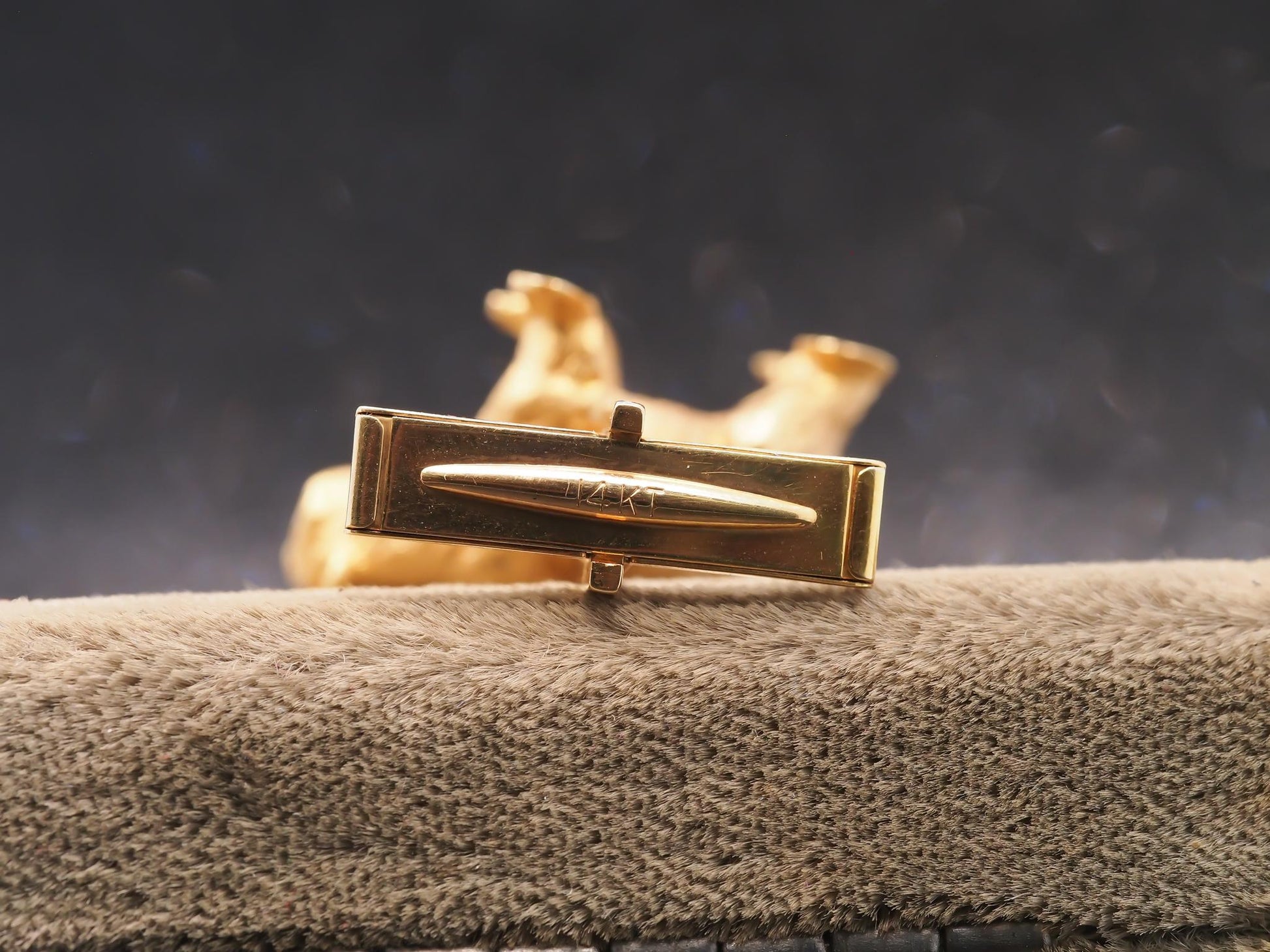 Estate 14K Yellow Gold Bull and Bear Wall Street Cufflinks - VHK#522a
