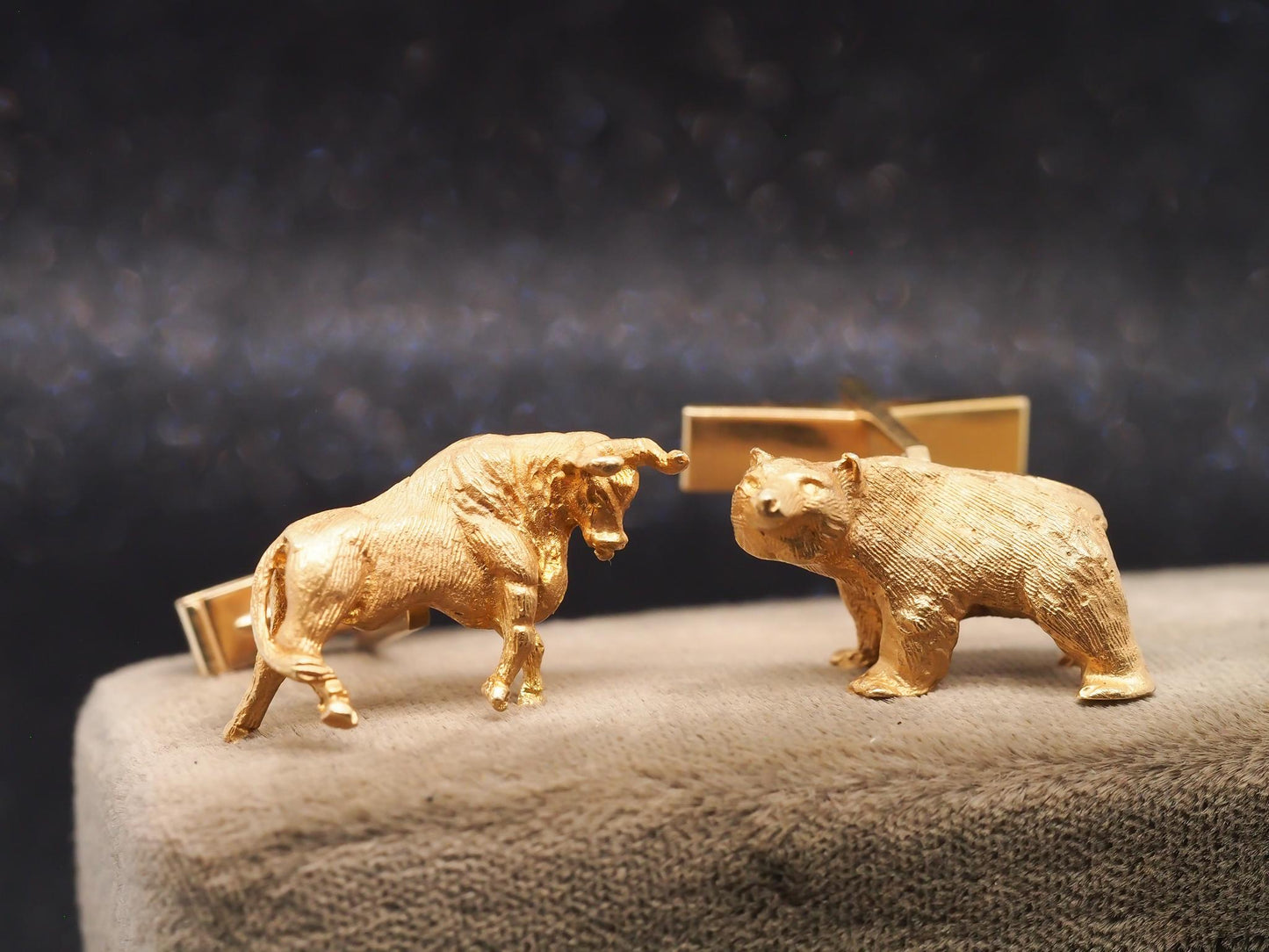 Estate 14K Yellow Gold Bull and Bear Wall Street Cufflinks - VHK#522a