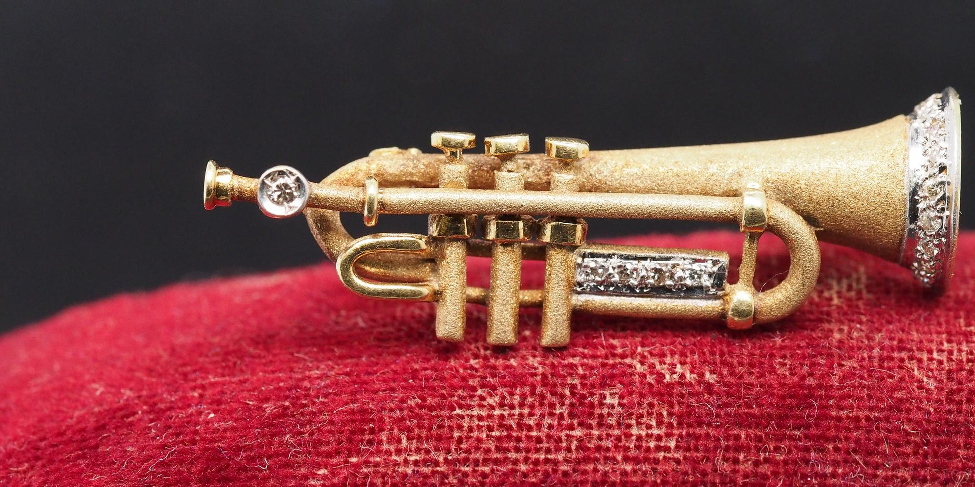 Estate Vintage Trumpet 14K Yellow Gold with diamonds Brooch Pin - VHK#886A
