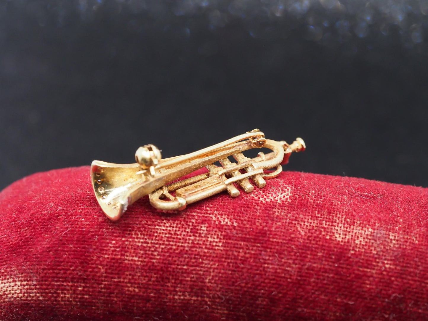 Estate Vintage Trumpet 14K Yellow Gold with diamonds Brooch Pin - VHK#886A