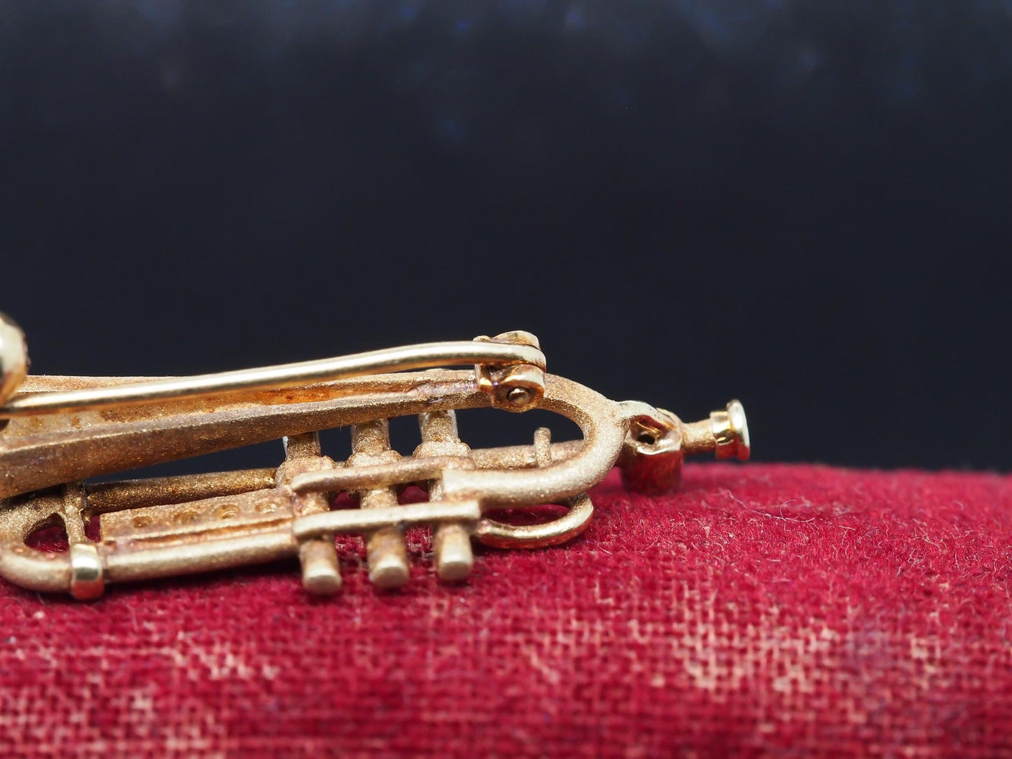 Estate Vintage Trumpet 14K Yellow Gold with diamonds Brooch Pin - VHK#886A