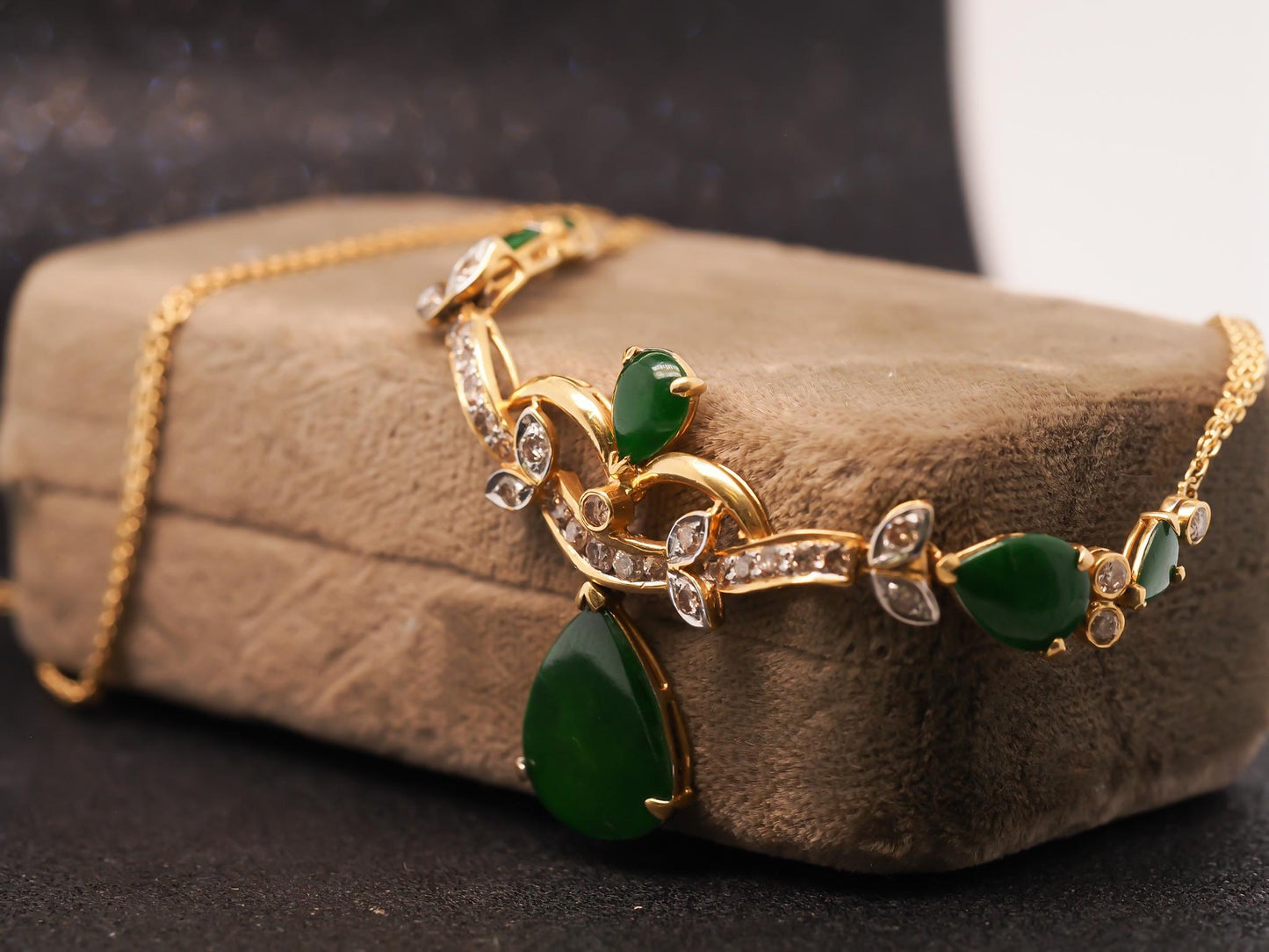 Estate 18K Yellow Gold Italian Made Diamond and Jade Necklace - VHK#923A