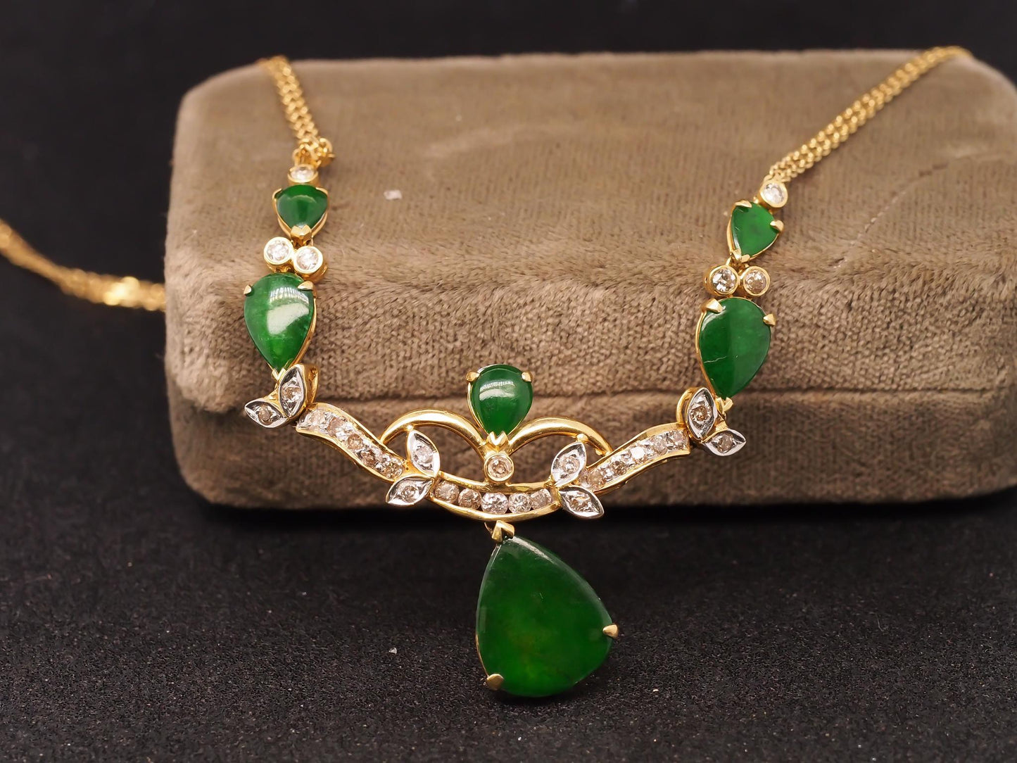 Estate 18K Yellow Gold Italian Made Diamond and Jade Necklace - VHK#923A