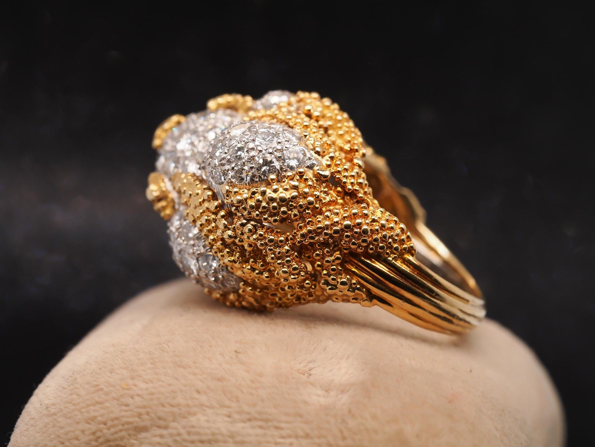 Estate Vintage 18K Gold Diamond Free Form Shape Ring - VHK#1016