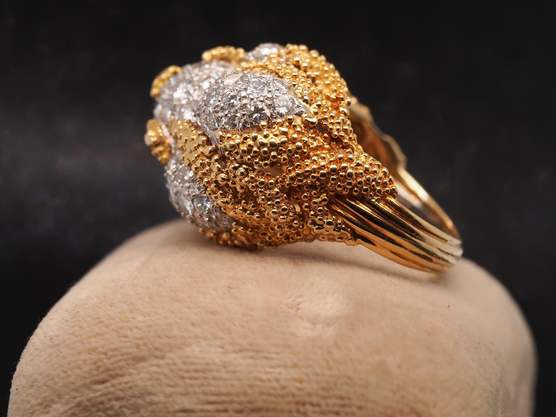 Estate Vintage 18K Gold Diamond Free Form Shape Ring - VHK#1016