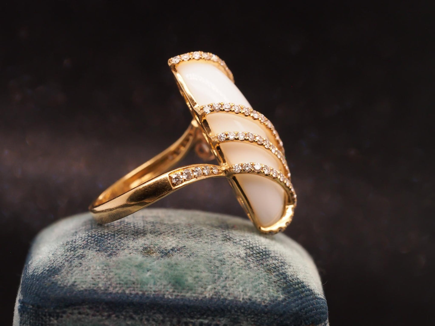 Estate 18K Yellow Gold White Chalcedony Diamond Ring - VHK#1020