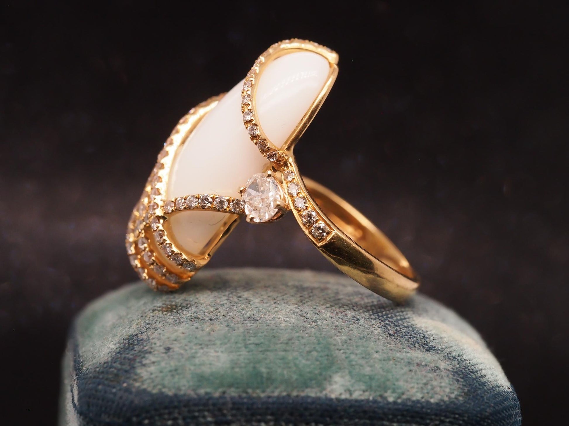 Estate 18K Yellow Gold White Chalcedony Diamond Ring - VHK#1020