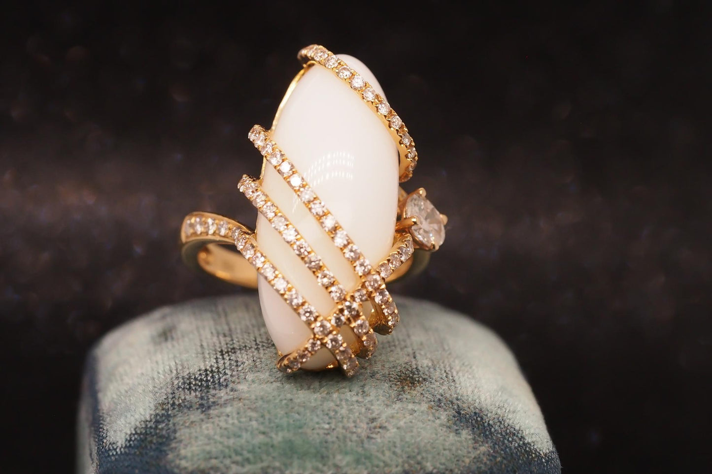 Estate 18K Yellow Gold White Chalcedony Diamond Ring - VHK#1020
