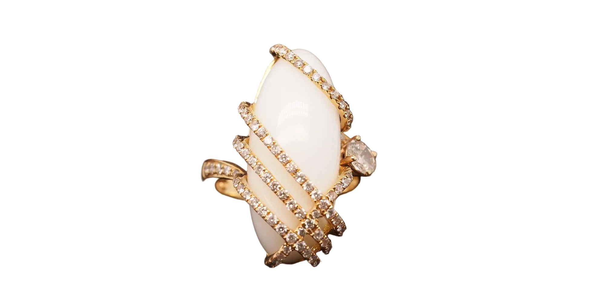 Estate 18K Yellow Gold White Chalcedony Diamond Ring - VHK#1020