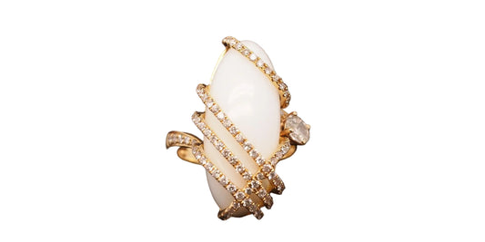 Estate 18K Yellow Gold White Chalcedony Diamond Ring - VHK#1020