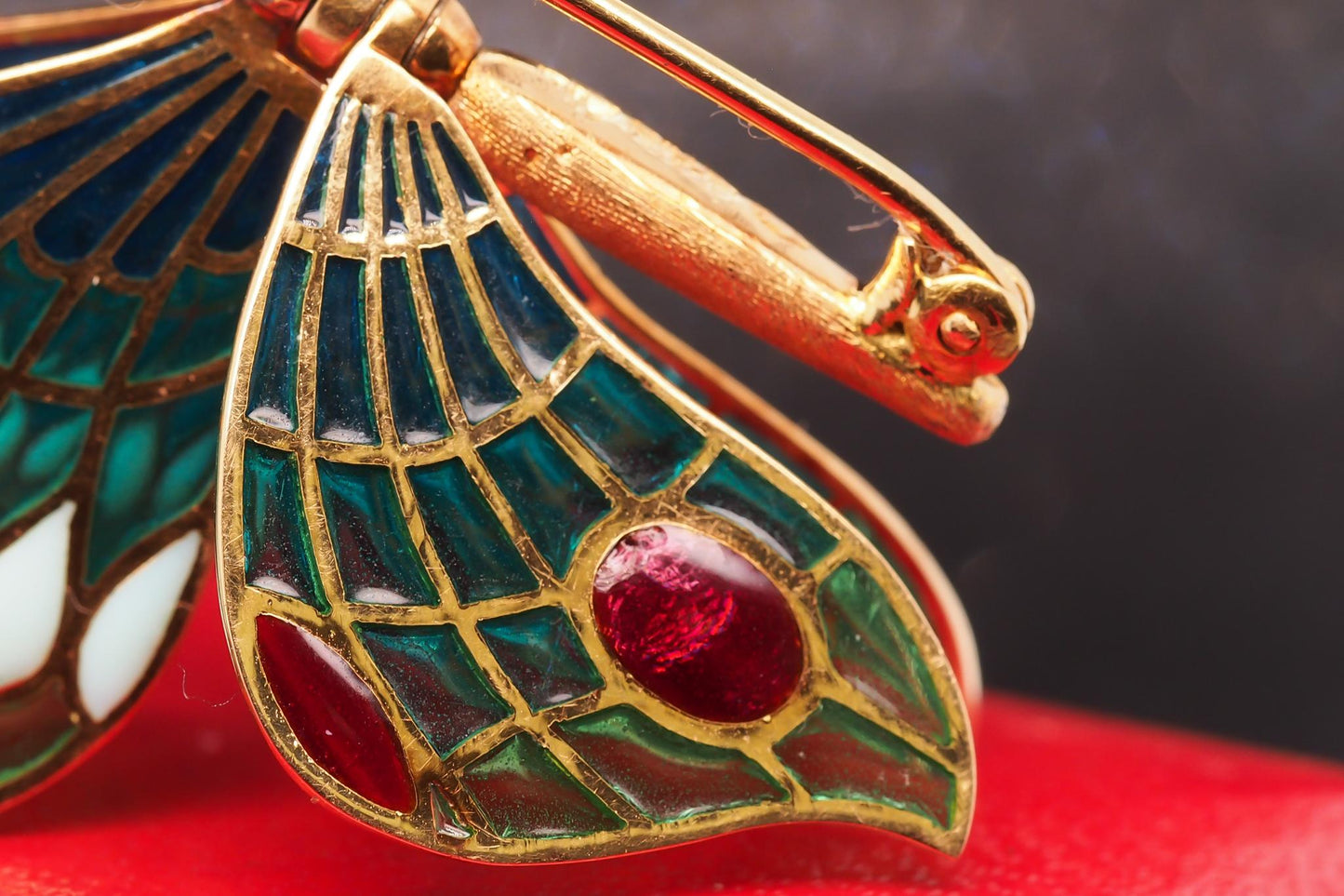 Estate 18K Gold Butterfly Articulating Wing Plique A Jour Brooch - VHK#312A