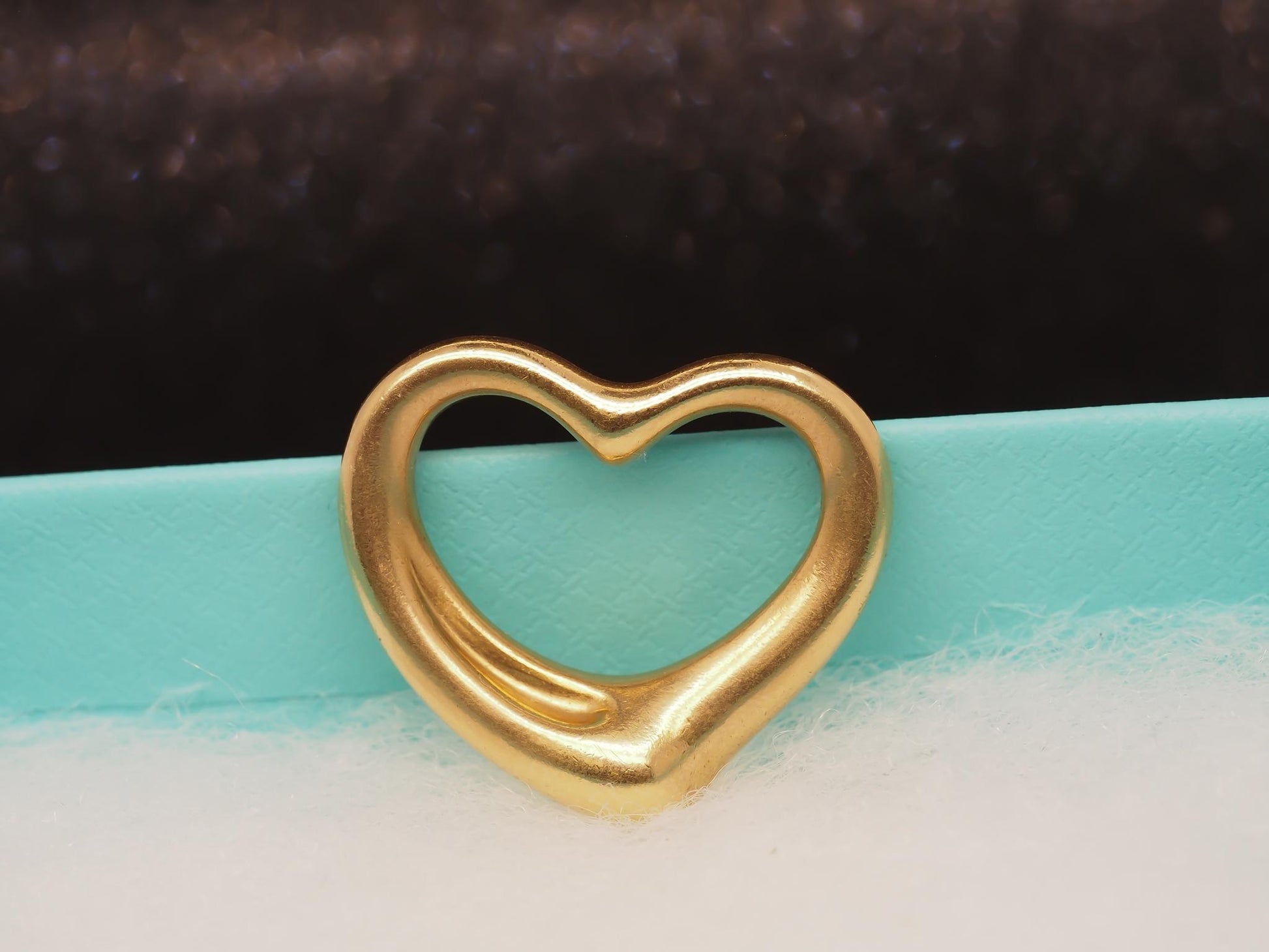 Elsa Peretti Tiffany & Co Open “Medium” Heart Pendant 18k Yellow Gold - VHK#240A