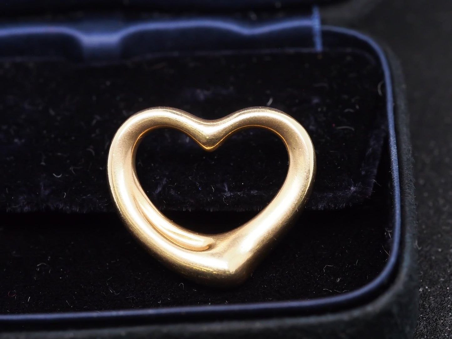 Elsa Peretti Tiffany & Co Open “Medium” Heart Pendant 18k Yellow Gold - VHK#240A