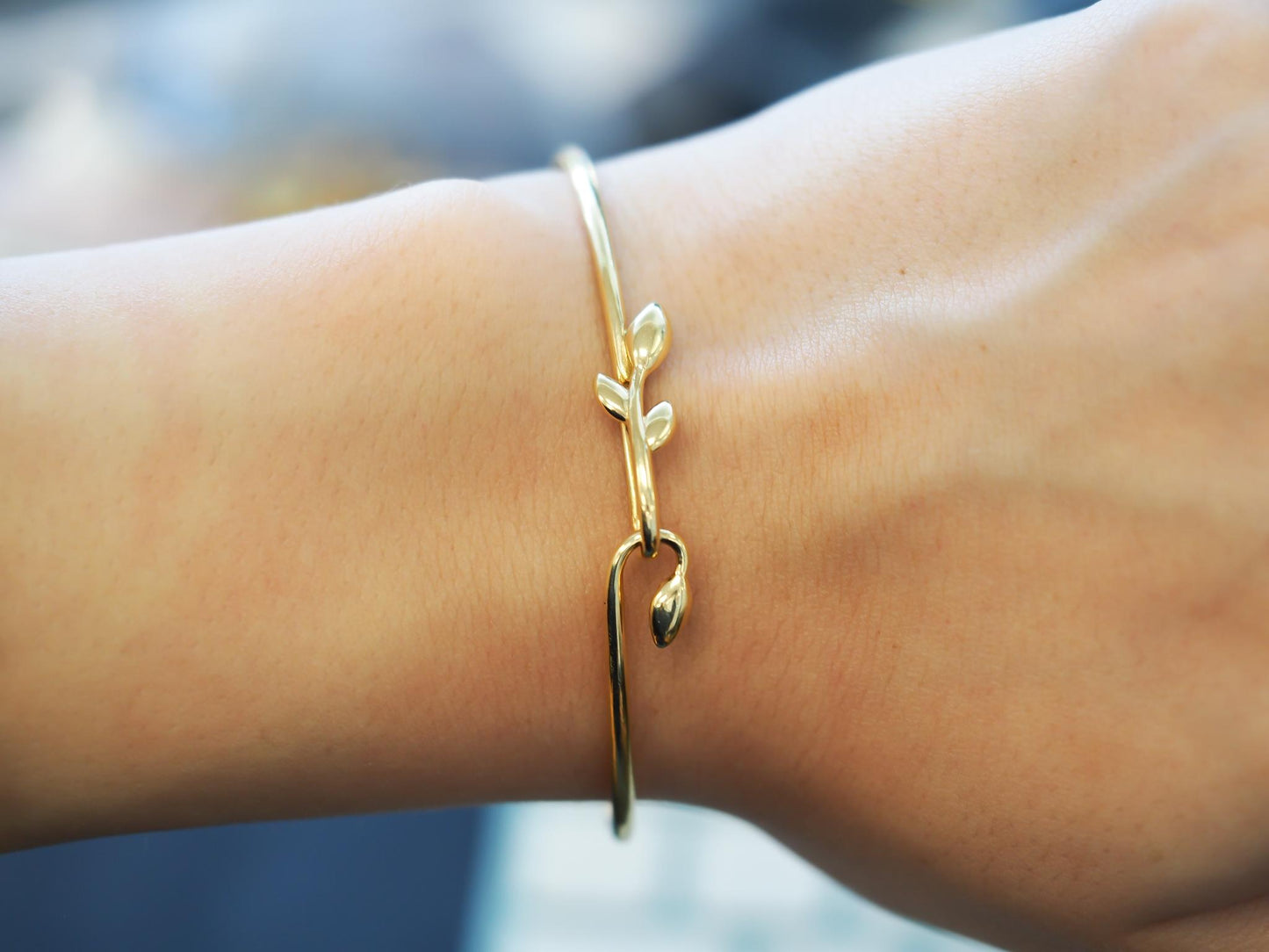 Estate Tiffany & Co. 18K Yellow Gold Olive Leaf Hook Bangle Bracelet - VHK#182D