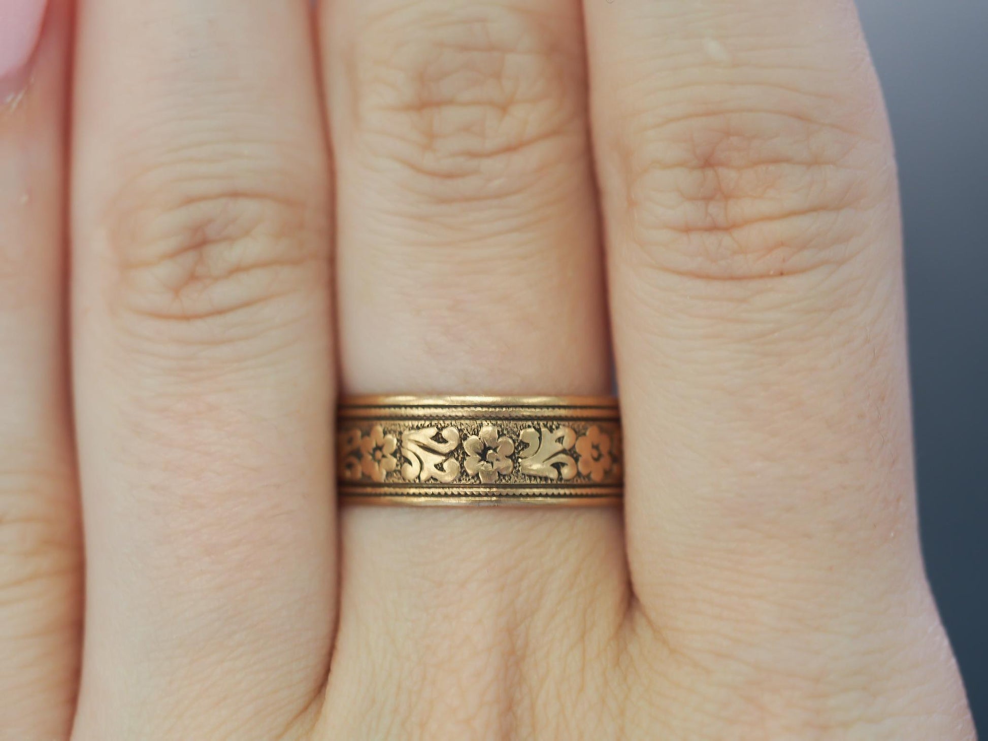 14K Rose Gold Vintage Wedding Band w/ Floral Designs - VHK#6