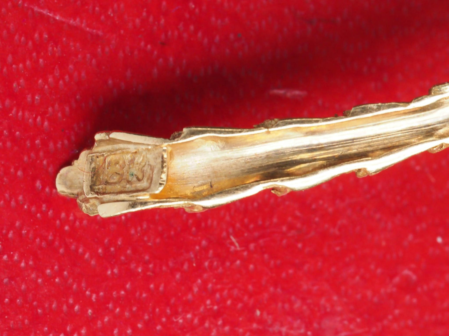 Estate 18K Yellow Gold Vintage Cat Brooch w Ruby Eyes and Chalcedony - VHK#1050