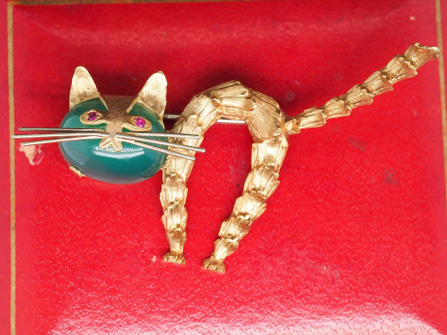 Estate 18K Yellow Gold Vintage Cat Brooch w Ruby Eyes and Chalcedony - VHK#1050