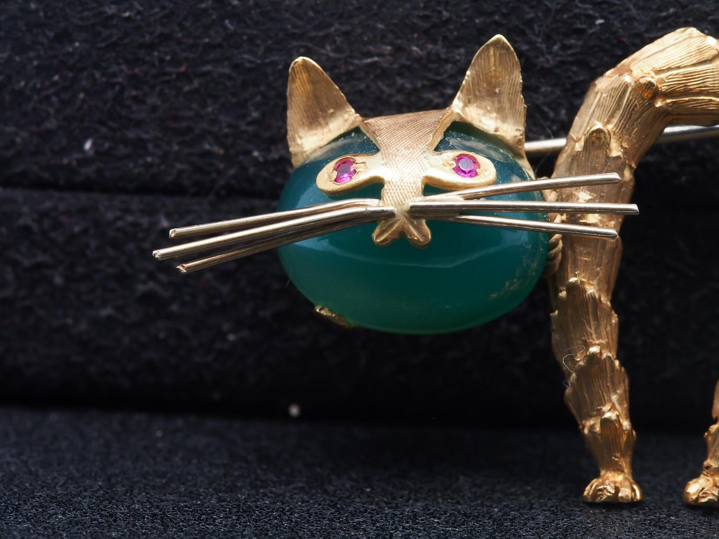 Estate 18K Yellow Gold Vintage Cat Brooch w Ruby Eyes and Chalcedony - VHK#1050