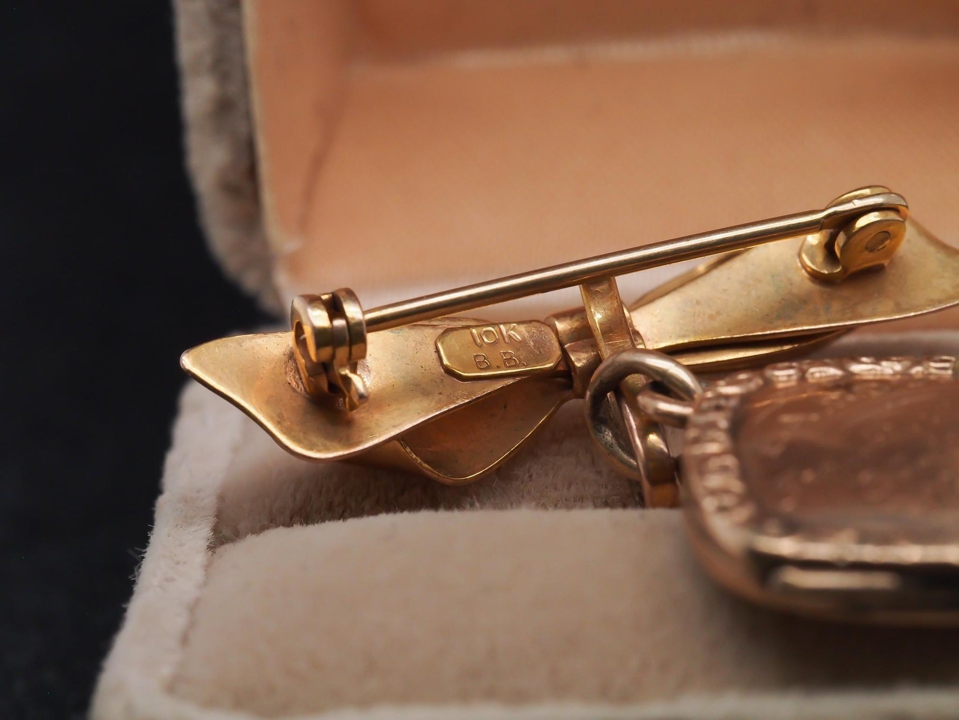 Circa 1899 10k Rose Gold Engraved Locket Pin - VHK#18