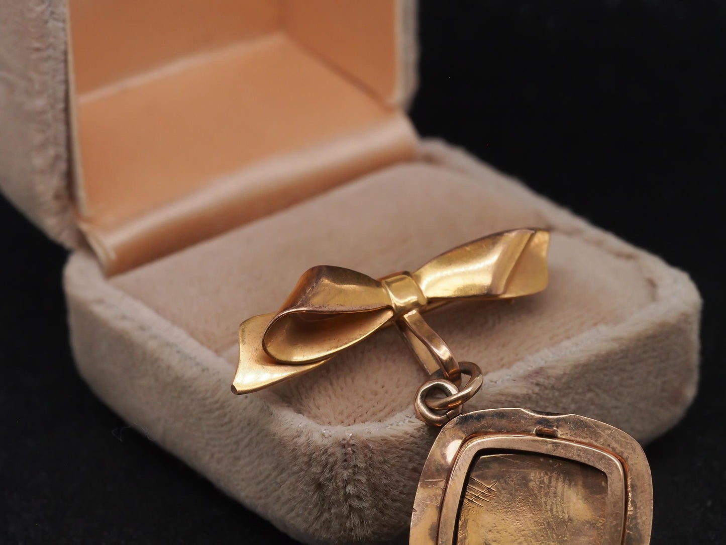 Circa 1899 10k Rose Gold Engraved Locket Pin - VHK#18