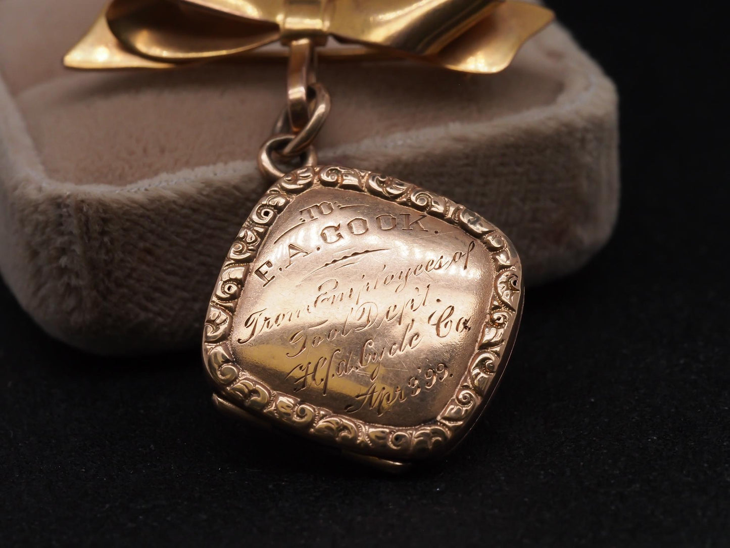 Circa 1899 10k Rose Gold Engraved Locket Pin - VHK#18