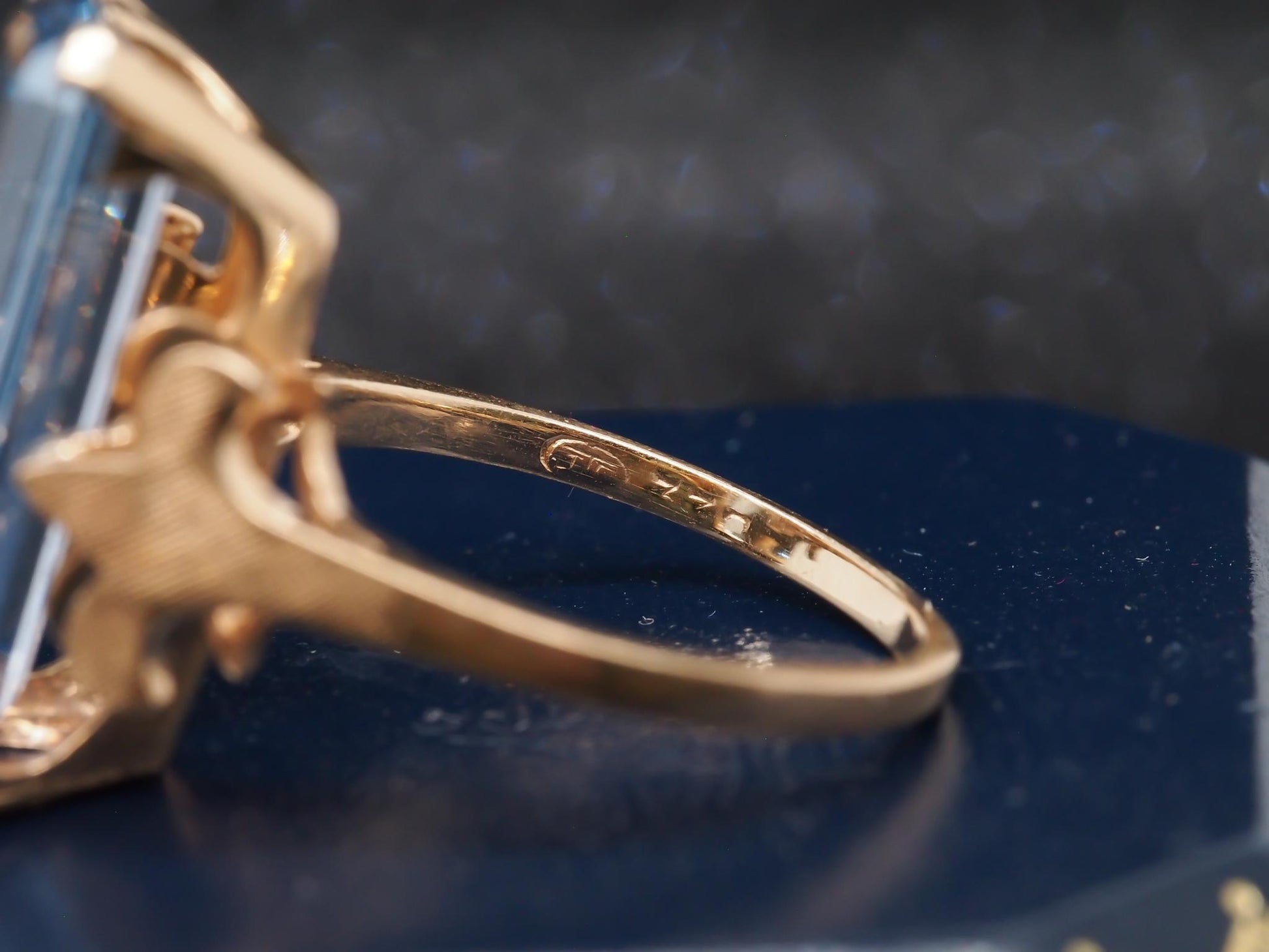 Vintage 14K Yellow Gold Classic Aquamarine Ring - VHK#31