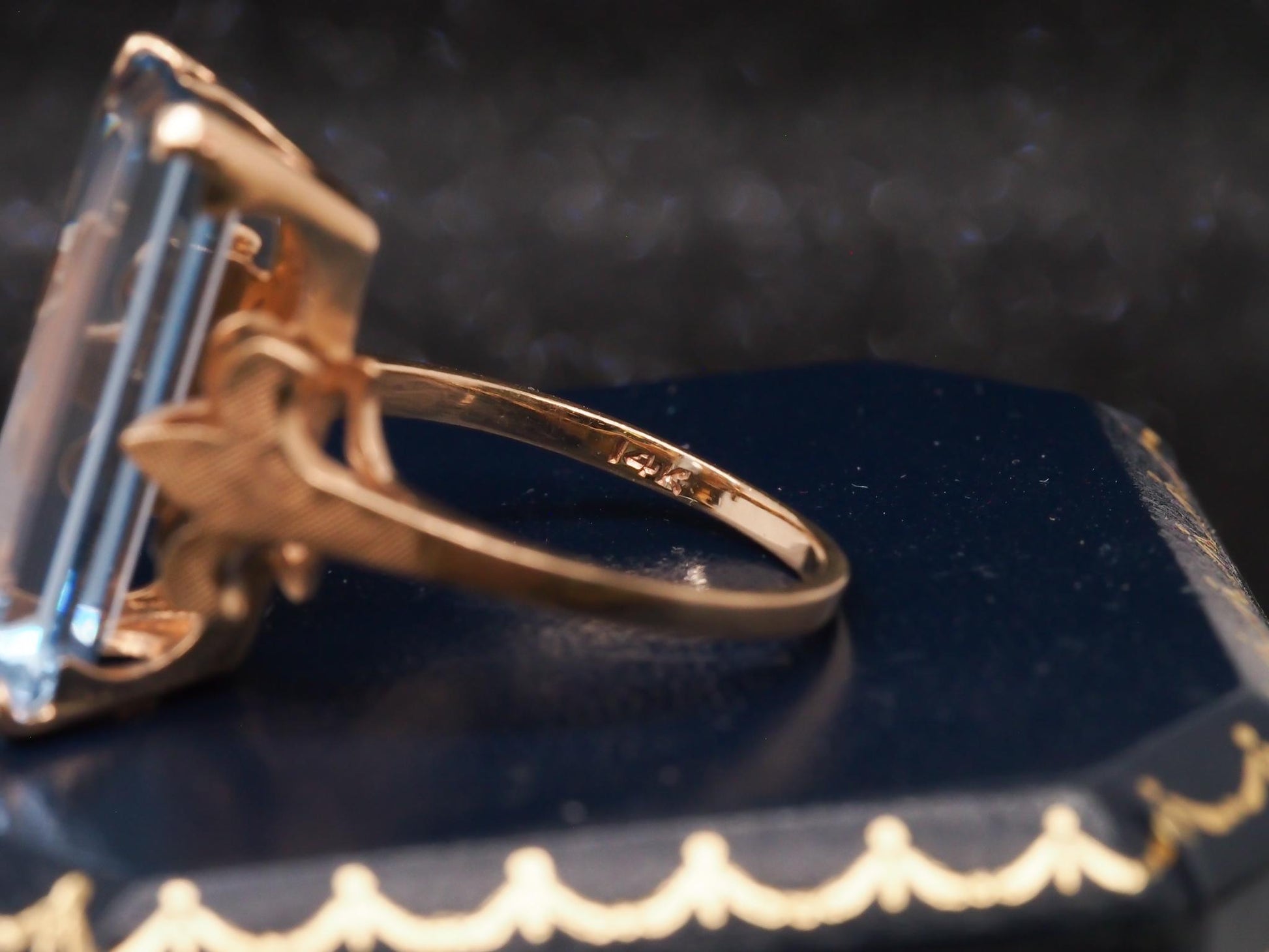 Vintage 14K Yellow Gold Classic Aquamarine Ring - VHK#31