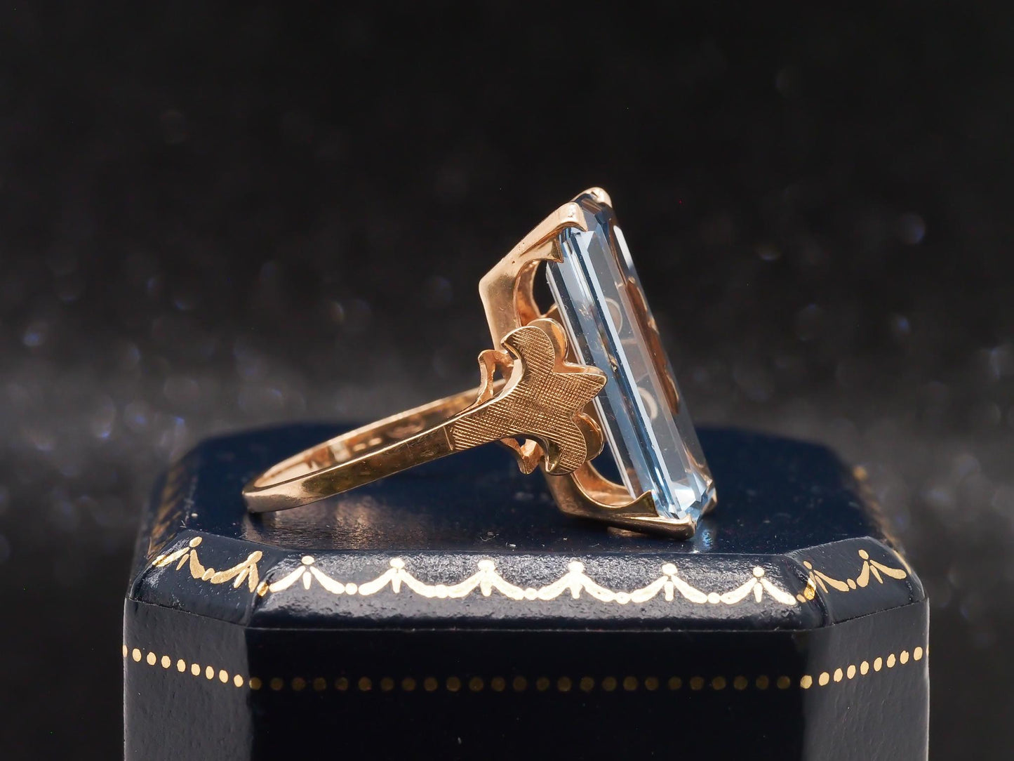 Vintage 14K Yellow Gold Classic Aquamarine Ring - VHK#31