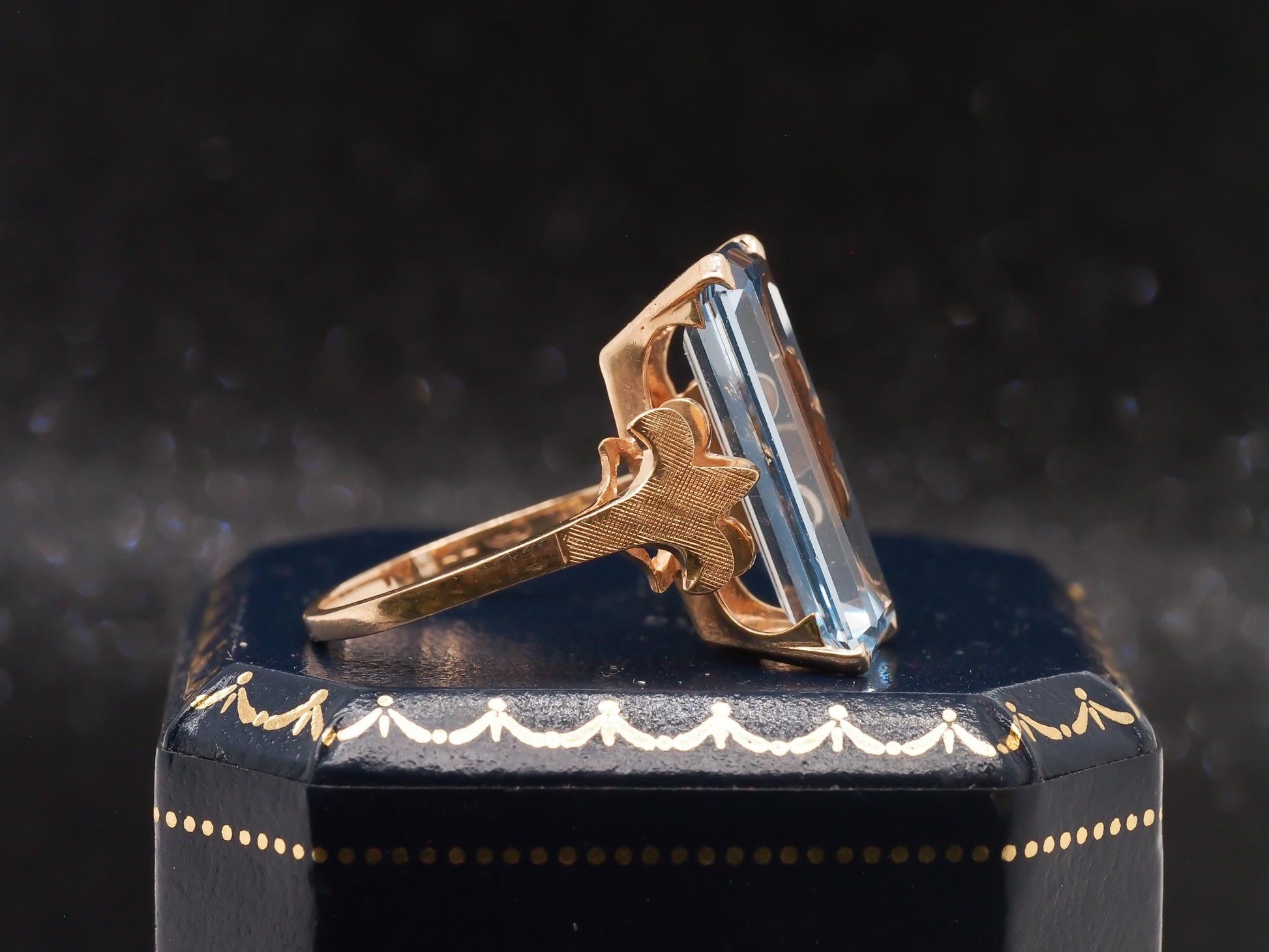 Vintage 14K Yellow Gold Classic Aquamarine Ring - VHK#31