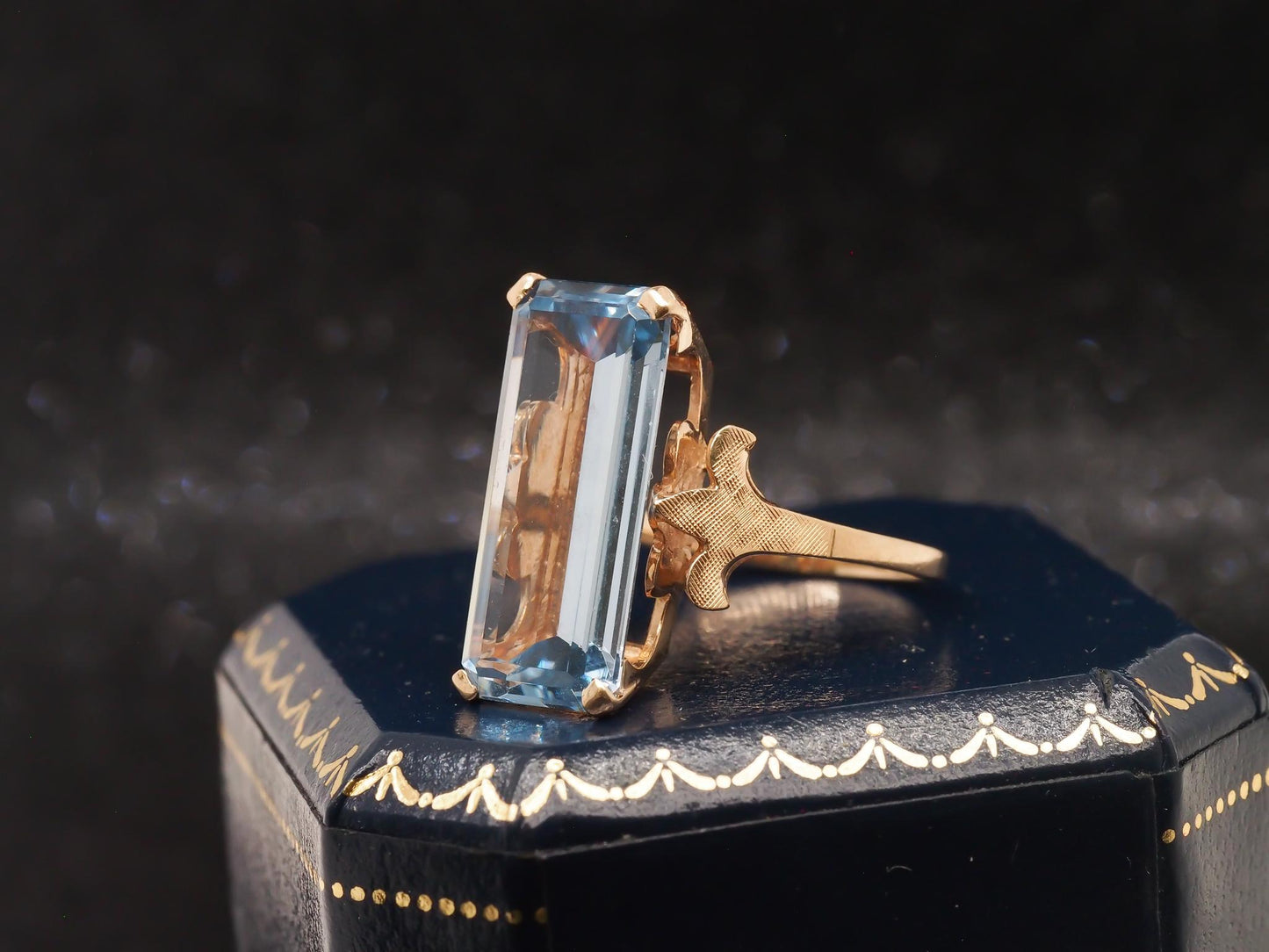 Vintage 14K Yellow Gold Classic Aquamarine Ring - VHK#31