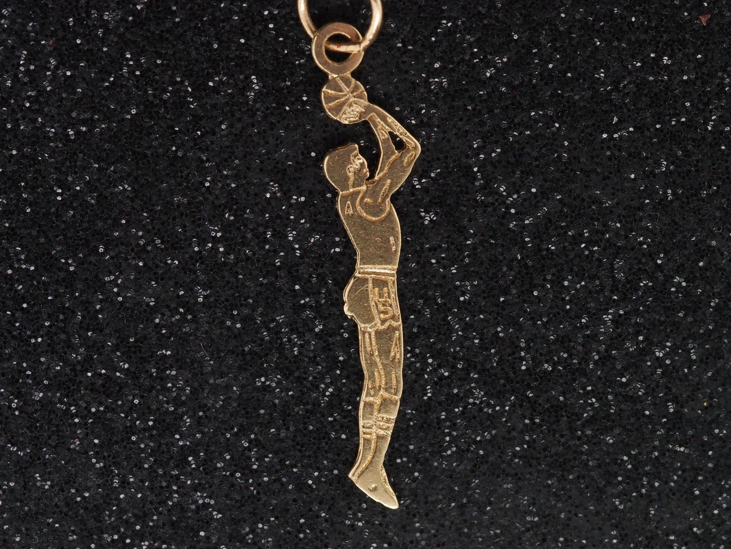 14K Yellow Gold Basketball Free Throw Pendant - VHK#41