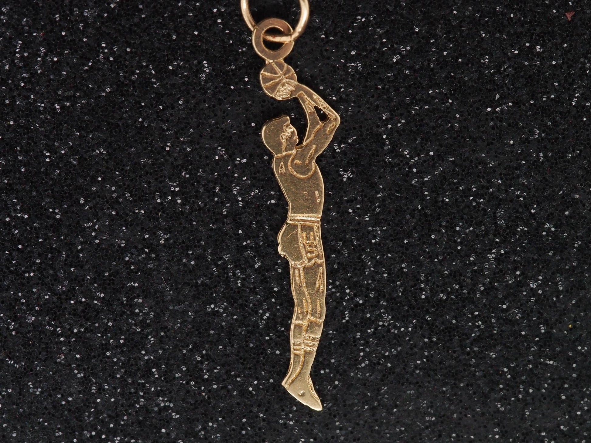 14K Yellow Gold Basketball Free Throw Pendant - VHK#41