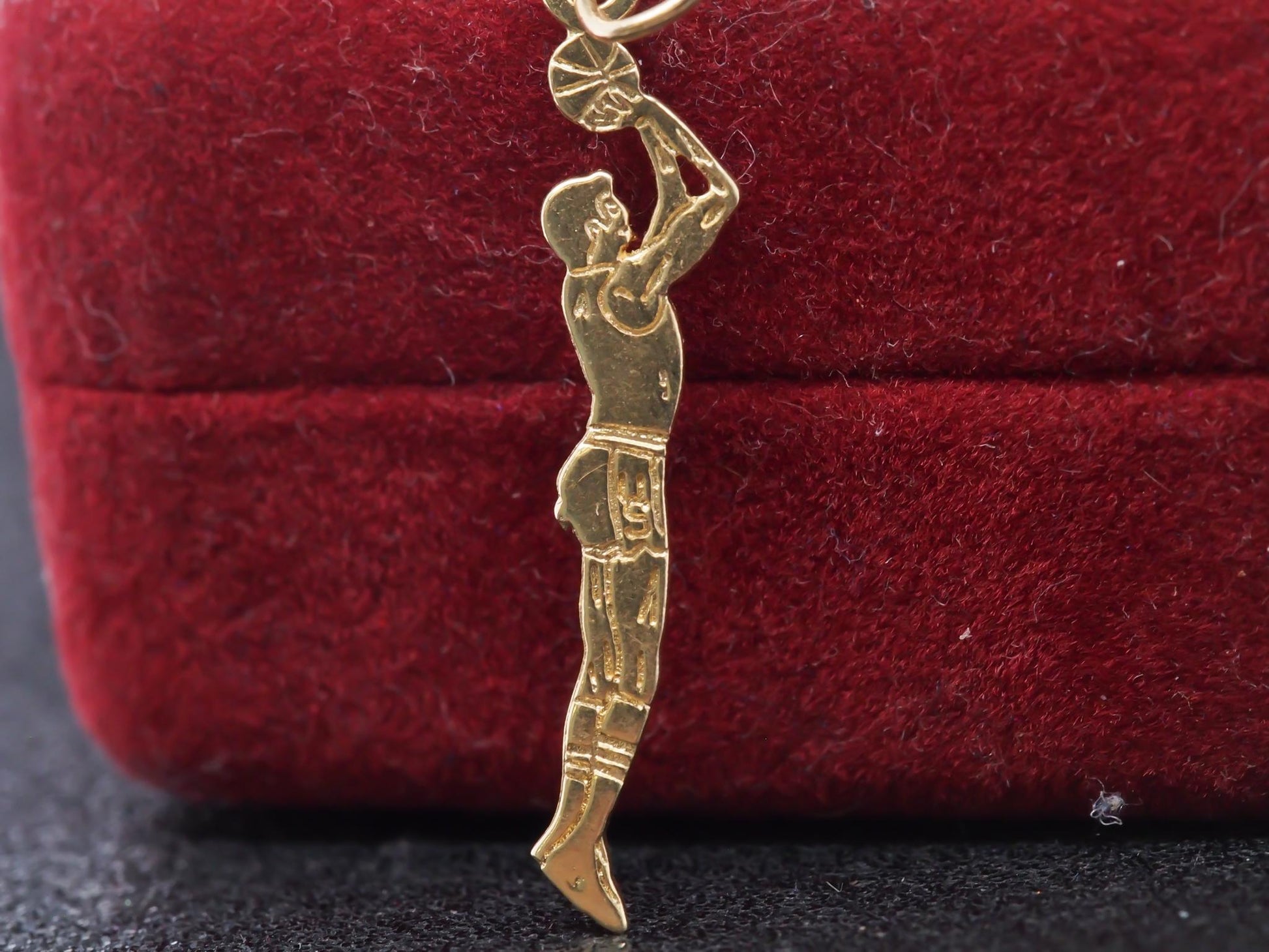 14K Yellow Gold Basketball Free Throw Pendant - VHK#41