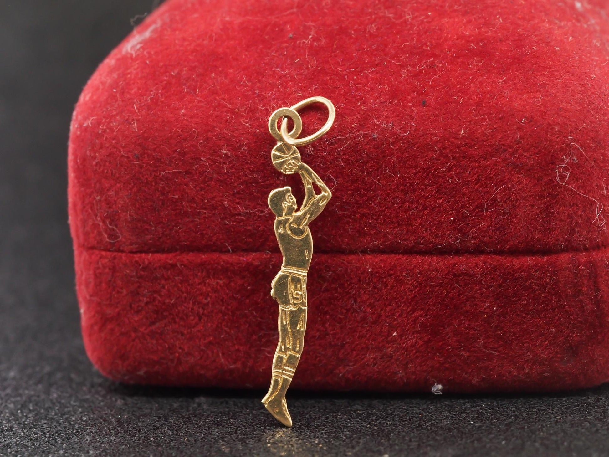 14K Yellow Gold Basketball Free Throw Pendant - VHK#41