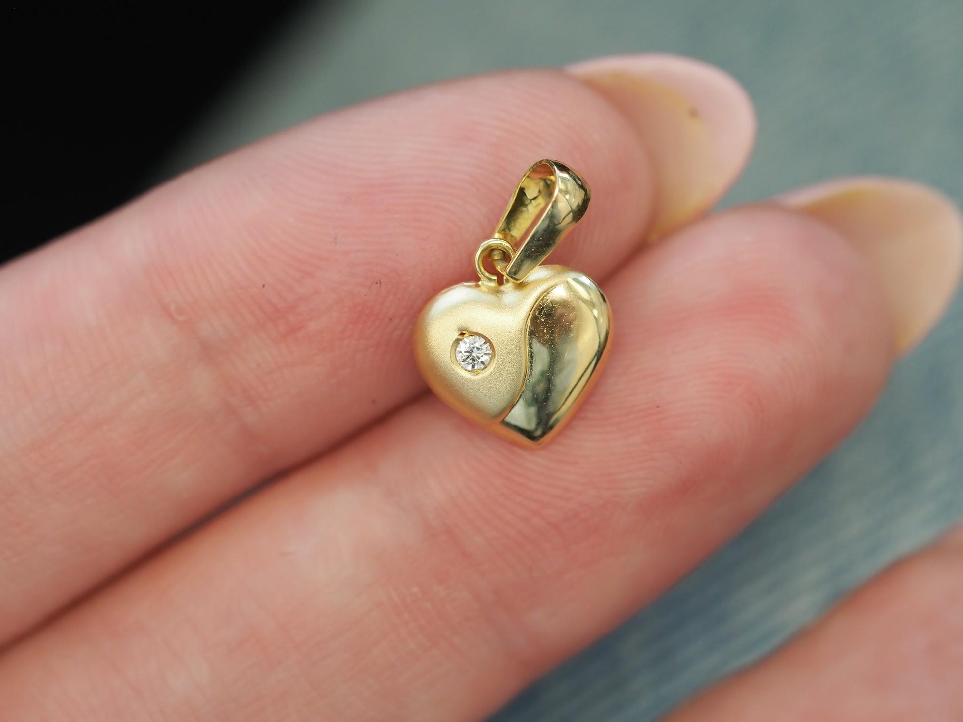14K Yellow Gold Diamond Heart Shape Pendant - VHK#38