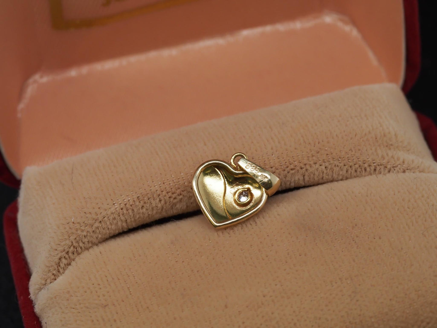 14K Yellow Gold Diamond Heart Shape Pendant - VHK#38